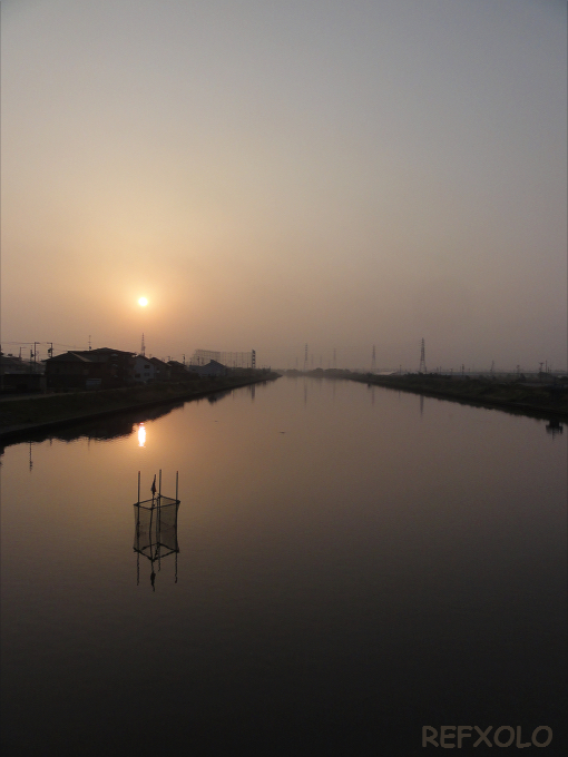 写真：川の朝
