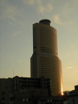 写真：夕陽を浴びるアクトタワー（ACT TOWER）の画像